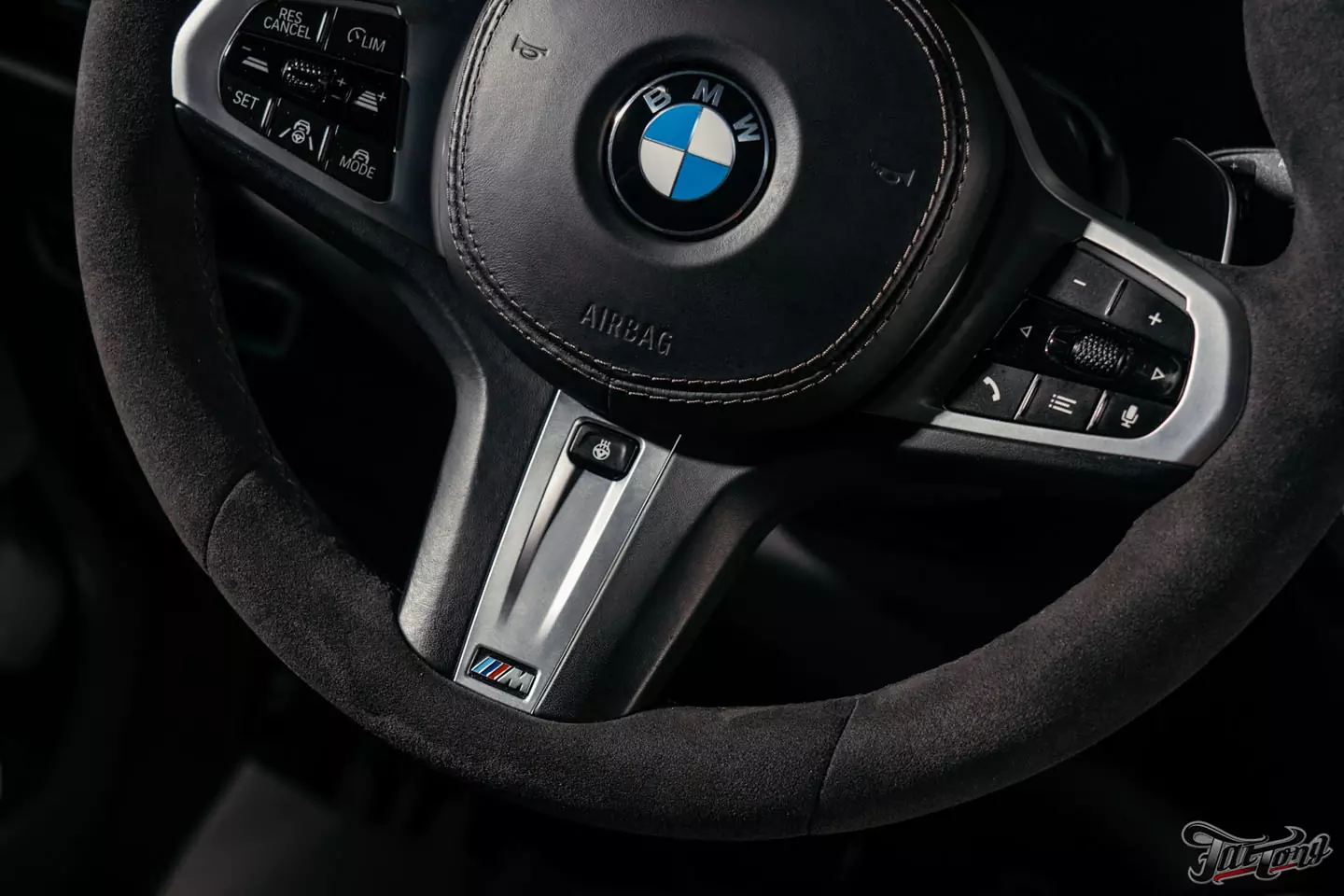 Перетянули потолок и руль на BMW X5